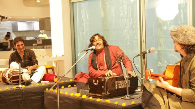 A spectacular fusion music performance by Mir Mukhtiyar Ali and Mathias Duplessy
